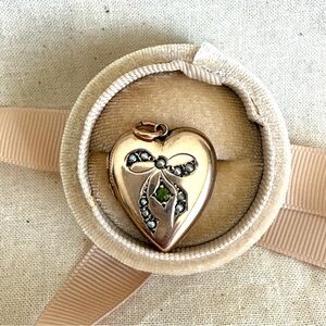 Elegant Gold Heart locket in 9ct with seed pearls and peridot